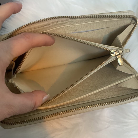 2012 authentic Louis Vuitton Damier Azure (DA) zippy long wallet - Picture 13 of 16